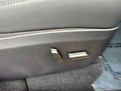 Used 2025 Tesla Model Y Performance image 32