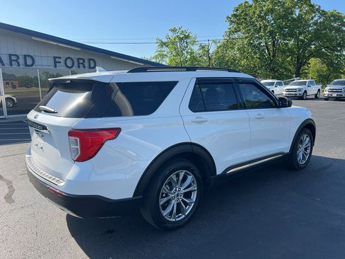 Used 2022 Ford Explorer XLT w/ Equipment Group 202A image 5