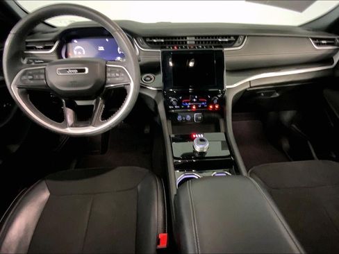 Used 2023 Jeep Grand Cherokee Altitude AWD/4WD image 15