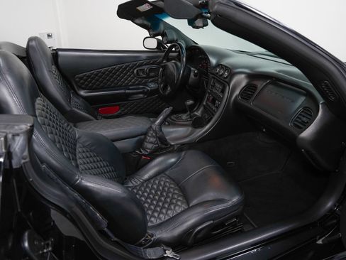 Used 1999 Chevrolet Corvette Convertible w/ Memory Pkg RWD image 2