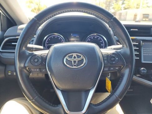 Used 2020 Toyota Camry SE image 14