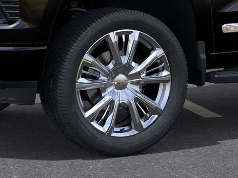 Used 2023 Chevrolet Silverado 1500 High Country w/ High Country Premium Package AWD/4WD image 9