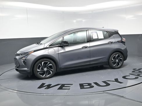 Used 2023 Chevrolet Bolt LT w/ Infotainment Package image 6