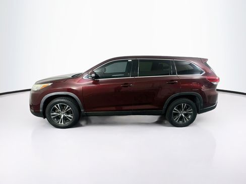 Used 2019 Toyota Highlander LE FWD image 4