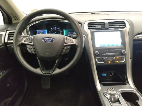 Used 2020 Ford Fusion SE FWD image 22