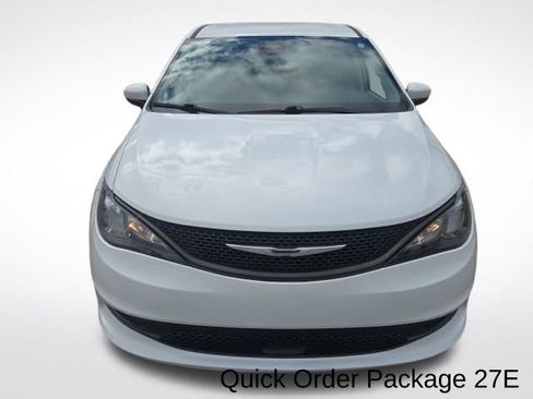 Used 2023 Chrysler Voyager LX image 9