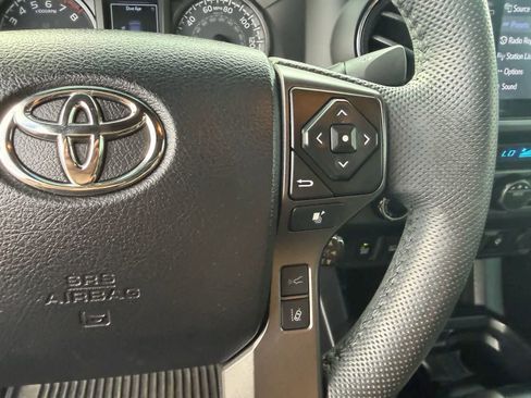 Used 2022 Toyota Tacoma TRD Off-Road w/ TRD Premium Off Road Package AWD/4WD image 11