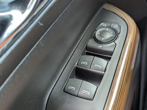 Used 2023 GMC Acadia SLE w/ Driver Convenience Package image 36