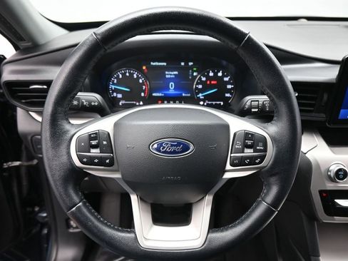 Certified 2022 Ford Explorer XLT image 12