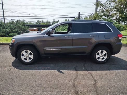 Used 2014 Jeep Grand Cherokee Laredo w/ Quick Order Package 23E AWD/4WD image 2