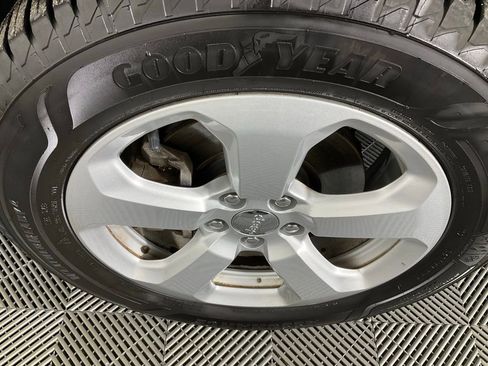 Used 2019 Jeep Compass Latitude w/ Popular Equipment Group image 10