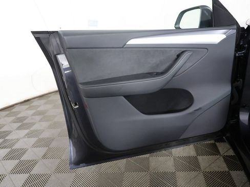 Used 2024 Tesla Model Y Long Range AWD/4WD image 26