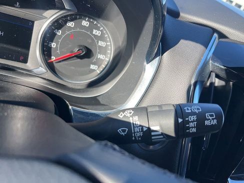 Used 2023 Chevrolet Traverse LT image 33