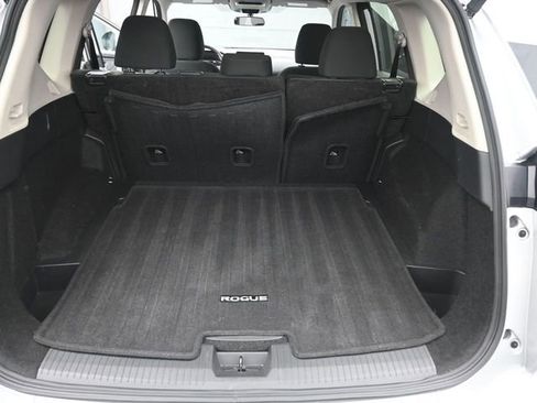 Used 2025 Nissan Rogue SV FWD image 10