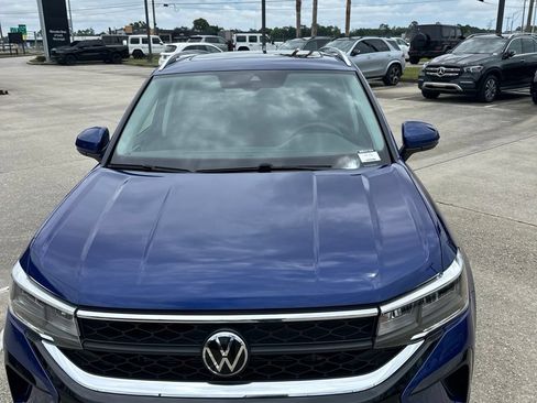 Used 2023 Volkswagen Taos SE FWD image 4