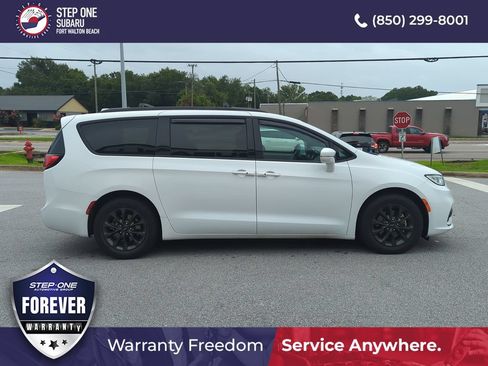 Used 2021 Chrysler Pacifica Touring w/ S Appearance Package FWD image 8