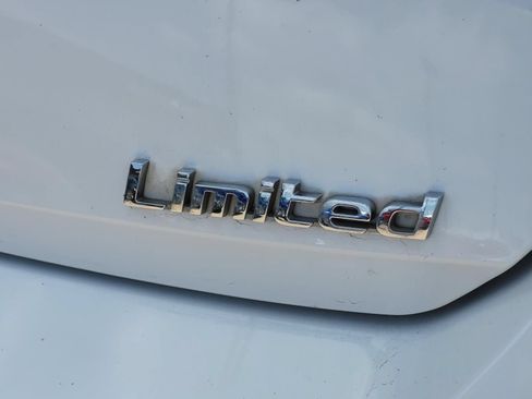 Used 2022 Hyundai Elantra Limited FWD image 4
