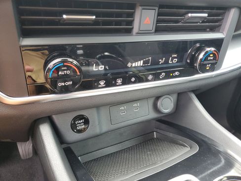 Used 2024 Nissan Rogue SV image 25