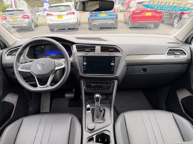 Used 2023 Volkswagen Tiguan SE AWD/4WD image 11