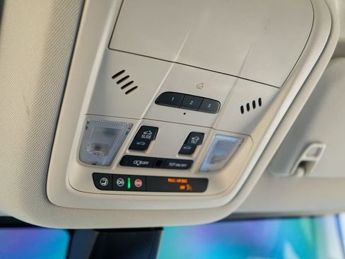 Used 2021 GMC Acadia Denali w/ Denali Technology Package image 30