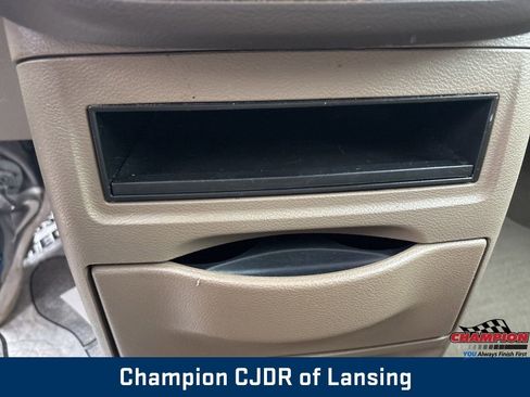 Used 2016 Chrysler Town & Country Touring image 35