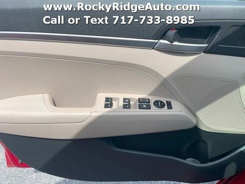 Used 2019 Hyundai Elantra SE image 22