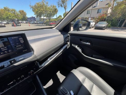 Used 2026 Nissan Rogue SL AWD/4WD image 38