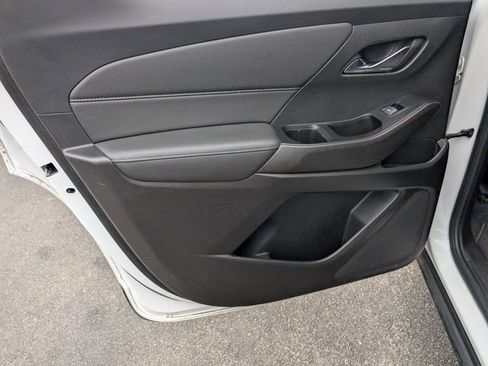 Used 2023 Chevrolet Traverse LT image 29