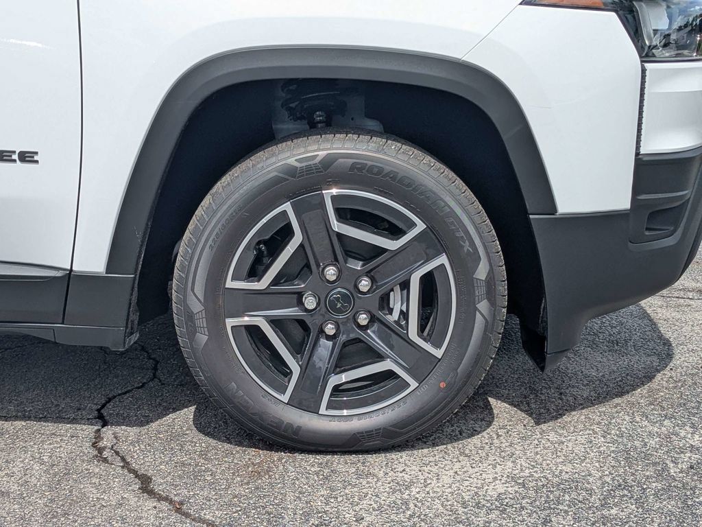 New 2026 Jeep Cherokee Laredo AWD/4WD image 12