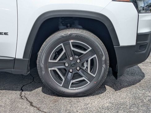 New 2026 Jeep Cherokee Laredo AWD/4WD image 12
