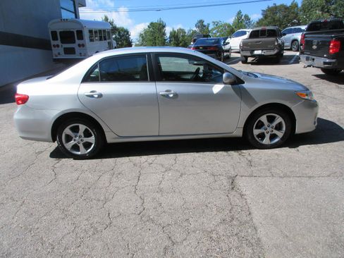 Used 2012 Toyota Corolla LE w/ Premium Pkg FWD image 4