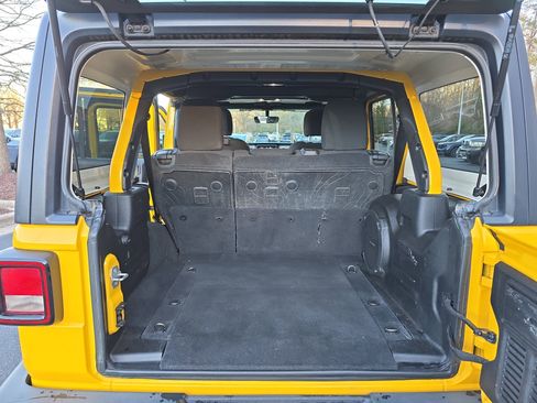 Used 2021 Jeep Wrangler Unlimited Islander image 12