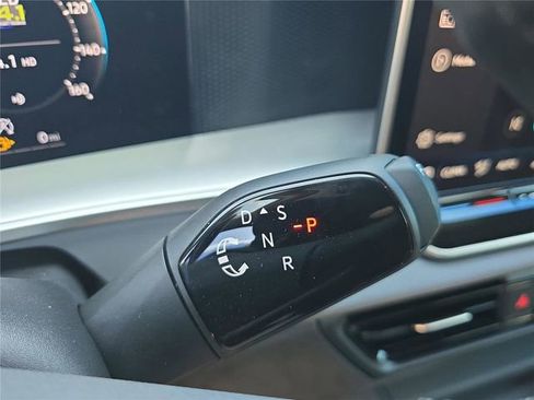 New 2026 Volkswagen Tiguan SE R-Line FWD image 21