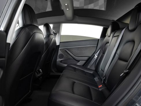 Used 2021 Tesla Model 3 Standard Range image 18