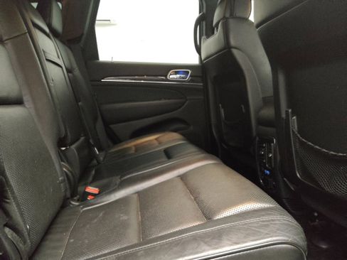 Used 2018 Jeep Grand Cherokee Overland RWD image 19