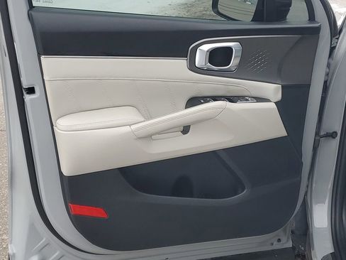 Used 2023 Kia Sorento SX image 9