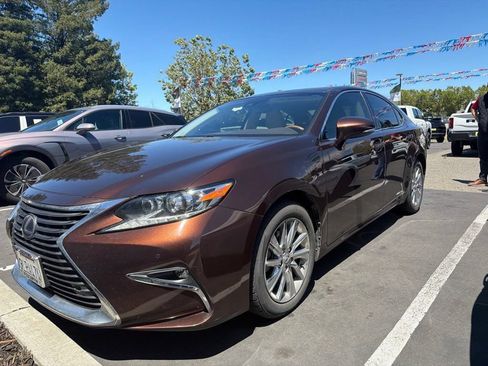 Used 2017 Lexus ES 300h w/ Navigation System Package FWD image 4