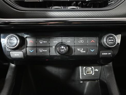 Used 2024 Jeep Compass Trailhawk AWD/4WD image 30