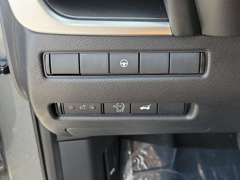 Certified 2026 Nissan Rogue SV FWD image 30
