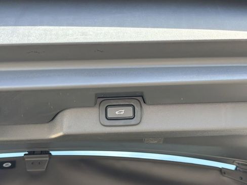 Used 2021 Land Rover Discovery HSE R-Dynamic image 20