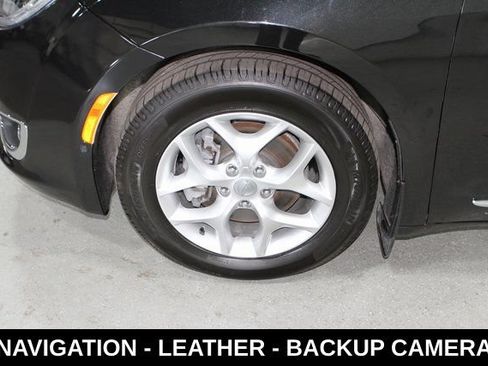 Used 2020 Chrysler Pacifica Touring-L Plus w/ Tire & Wheel Group FWD image 12