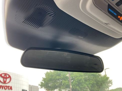 Used 2025 Ford Explorer Active w/ Active Comfort Package image 26