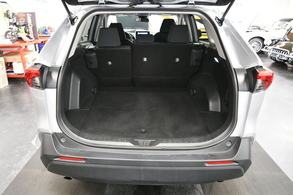 Certified 2025 Toyota RAV4 LE FWD image 21