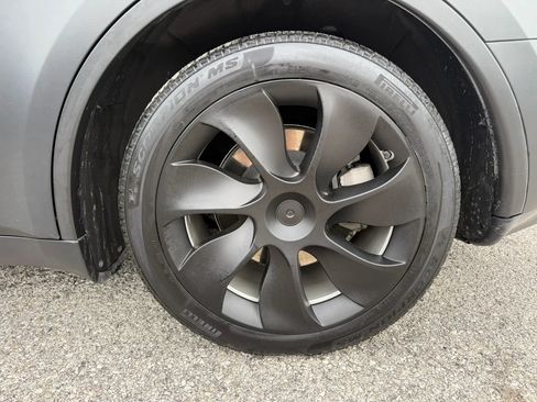 Used 2023 Tesla Model Y Long Range AWD/4WD image 22