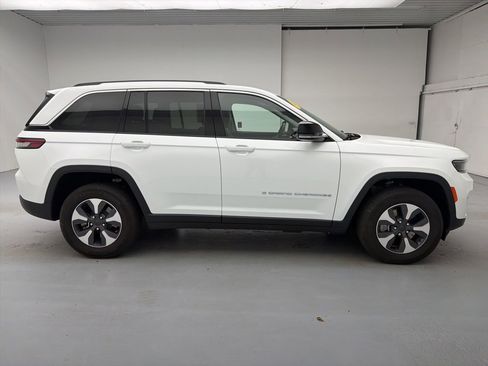 Used 2023 Jeep Grand Cherokee 4WD 4xe image 13