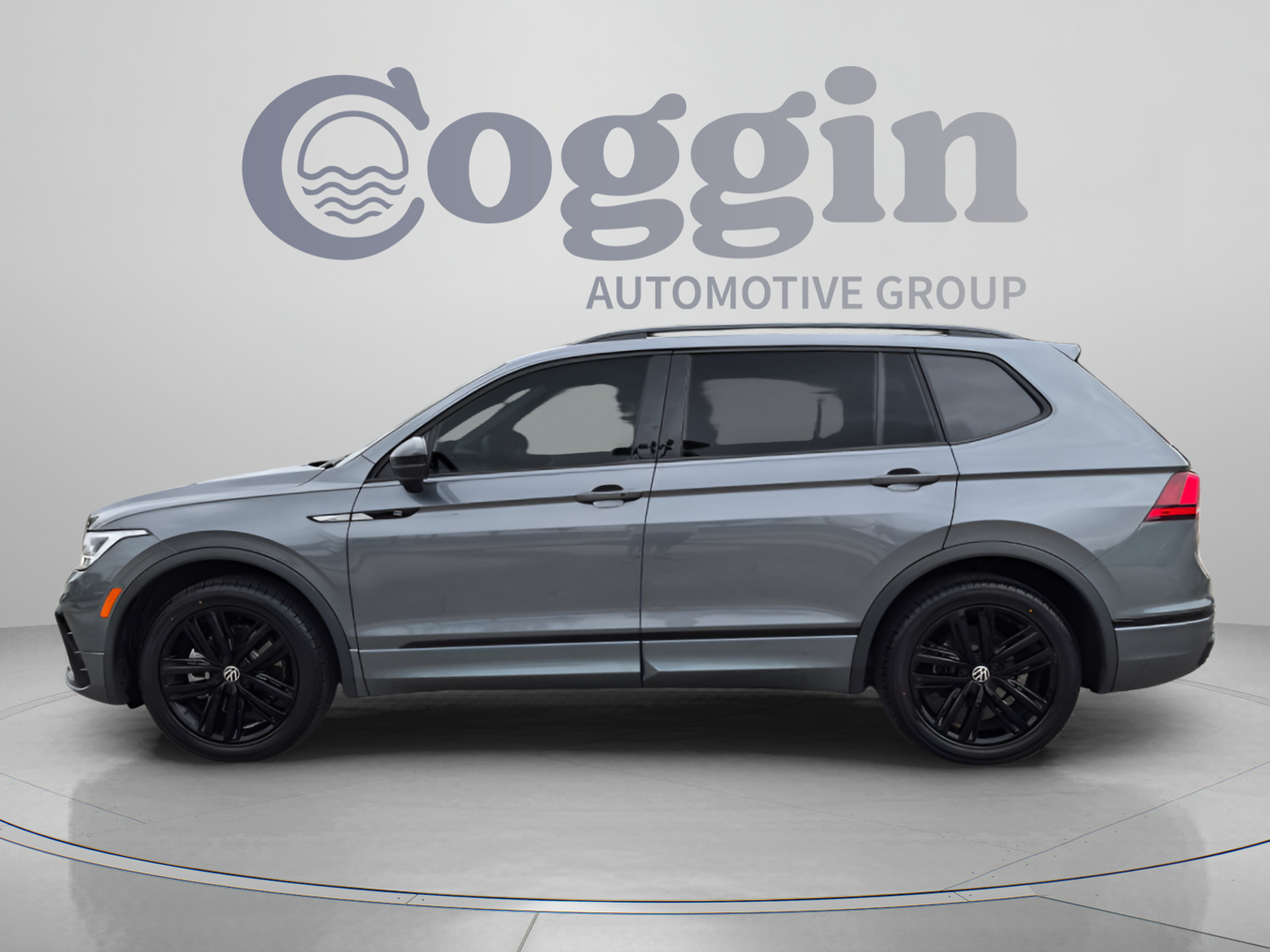 Used 2022 Volkswagen Tiguan SE R-Line FWD image 3