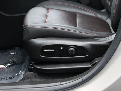 Used 2021 Chevrolet Blazer RS w/ Enhanced Convenience Package image 11