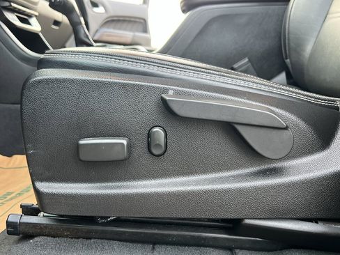 Used 2021 GMC Canyon Denali image 15