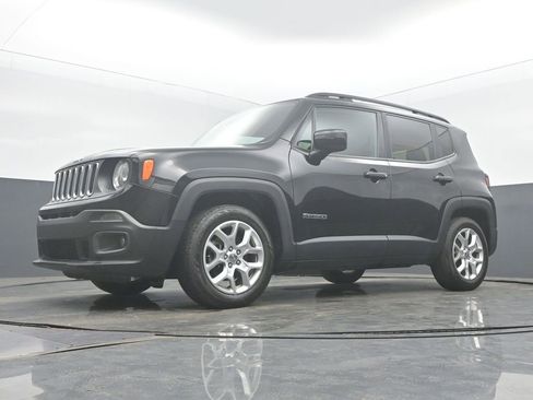 Used 2017 Jeep Renegade Latitude FWD image 46