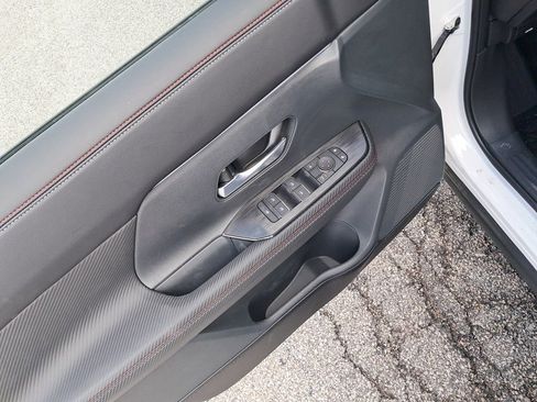 New 2025 Nissan Kicks SR image 12